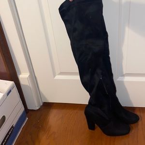 Womens Knee High boots!!